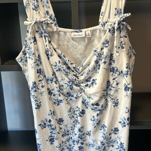 Love Sick by Torrid White & Blue Floral Tank Top